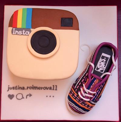 Instagram & Vans - Cake by Dasa