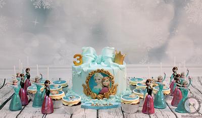 Frozen theme sweet table - Cake by YumZee_Cuppycakes