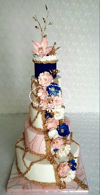 Floral wedding cake in blue and pink - Cake by Fées Maison (AHMADI)