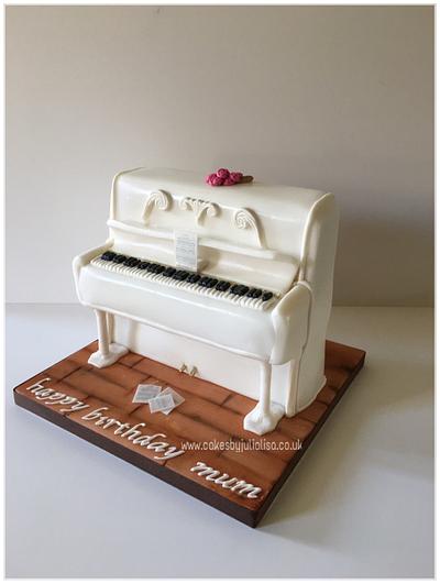 White piano cake - Cake by Cakes by Julia Lisa