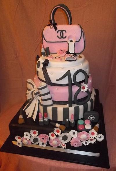 Chanel - Cake by Lillascakes
