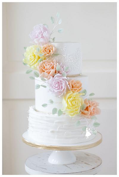 Pastel roses weddingcake - Cake by Taartjes van An (Anneke)