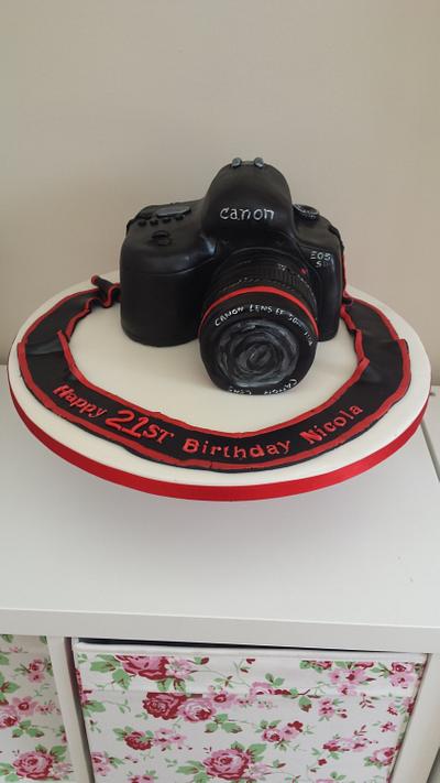 Canon camera cake - Cake by My Darlin Cakes