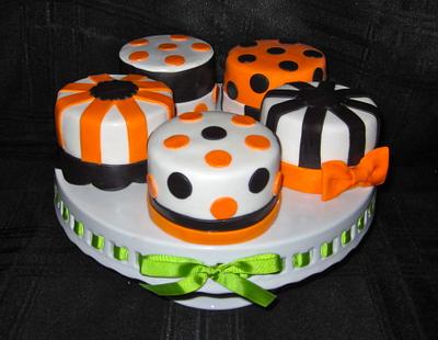 Halloween Mini Cakes - Cake by Cuteology Cakes 