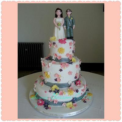 Flowery wedding cake - Cake by Lauren Smith