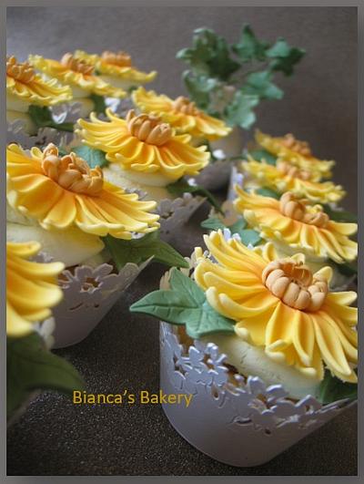 Sunflower cupcakes - Cake by Bianca's Bakery