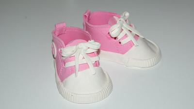 Gumpaste Baby Converse - Cake by Laurie