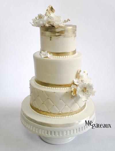 ivory and gold cake - Cake by Mé Gâteaux