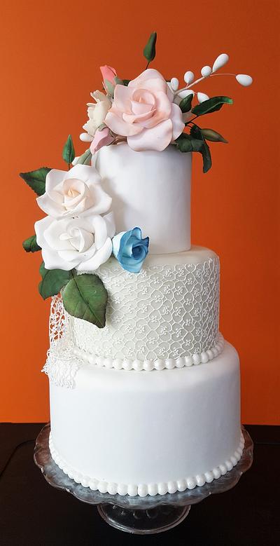 Lace and pearls by Graça Almeida Cake Design - Cake by Cakesgraca