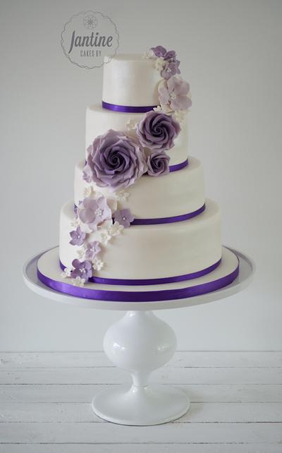 White pearl and purple weddingcake - Cake by Cakes by Jantine