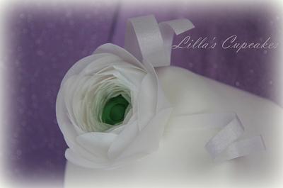 Ranunculus. wafer paper flower - Cake by Lilla's Cupcakes