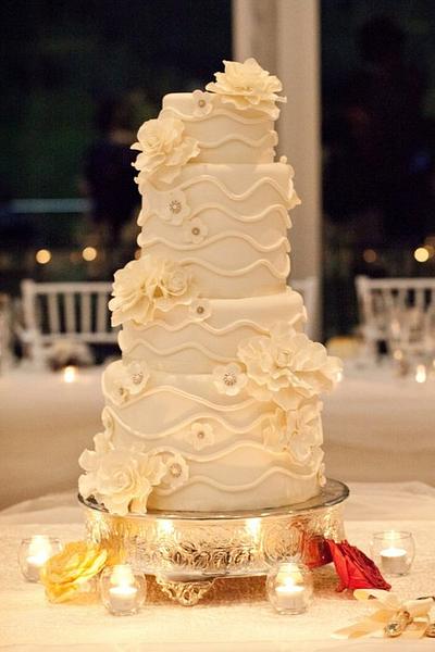 My first ever wedding cake yahoooooo - Cake by Tina