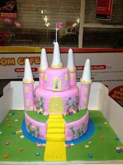 Enchanted castle - Cake by Lucy Dugdale