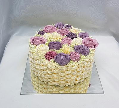 Basket full of flowers - Cake by Tirki