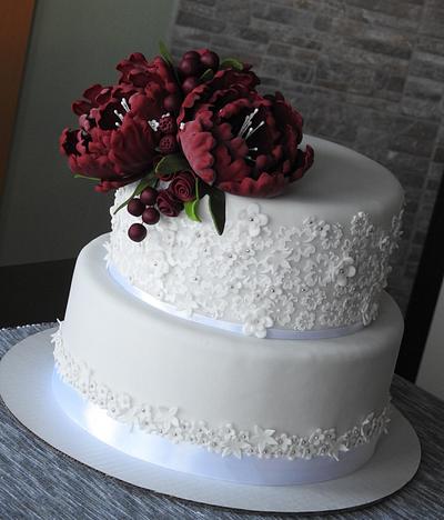 White and burgundy - Cake by MartaMc