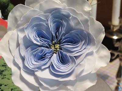 Wedding flower topper - Cake by Nancy T W.