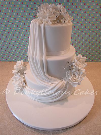White rose wedding cake - Cake by Dinkylicious Cakes