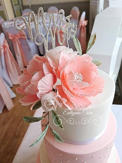Wedding cake with sugar flowers - Cake by Eva