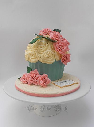 Giant Romantic Cupcake - Cake by Nessie - The Cake Witch