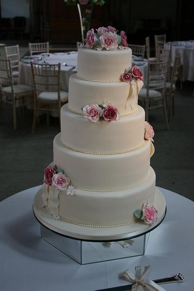 Rose wedding cake - Cake by GemCakes