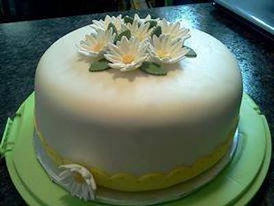 Diasy cake - Cake by Charise Viccarone~ The Flour Bouquet Co.