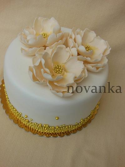 Simple golden cake - Cake by Novanka