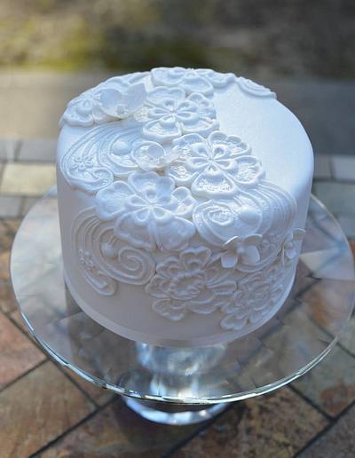 White on White - Cake by Elisabeth Palatiello