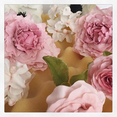 Flower mix - peonies, hydrangea, anemones and roses - Cake by Ponona Cakes - Elena Ballesteros