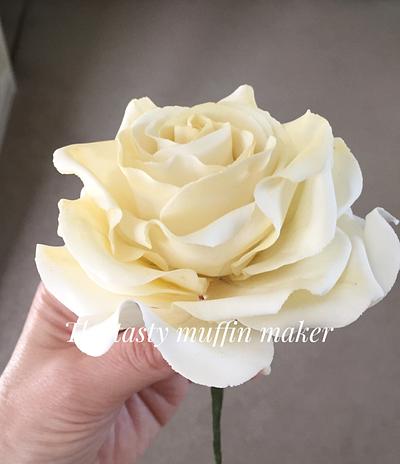 Cream sugar roses - Cake by Andrea 