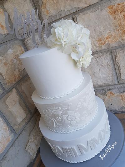 Flower stencile wedding cake - Cake by TorteMFigure