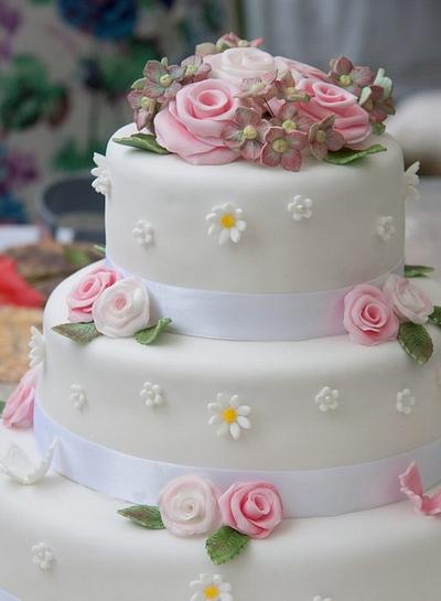 Woodland theme wedding cake  - Cake by Yummy Scrummy Cake Co