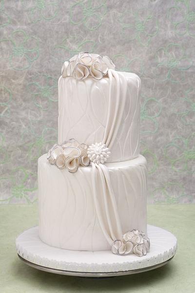 textile cake fondant with flowers and jewels - Cake by Alessandra