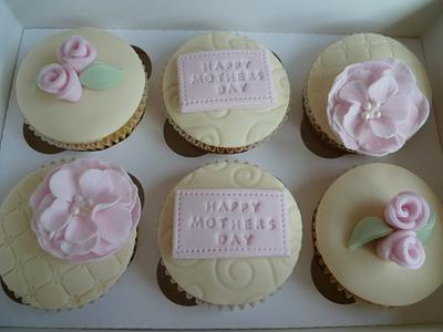 Mothers Day Cupcakes - Cake by suzannahscakes