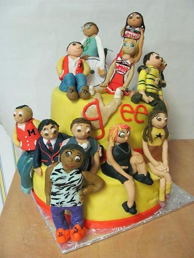 Glee  - Cake by cakesbycaitlin