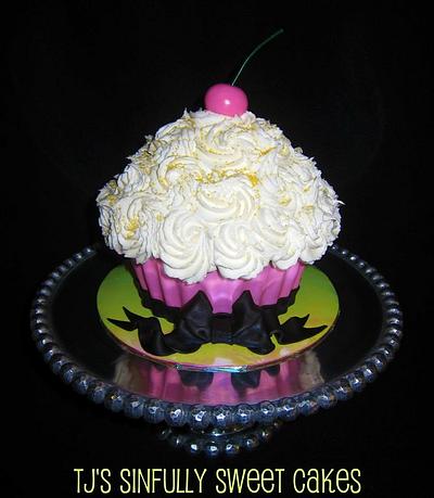 Cupcake Cake - Cake by Tyla Mann