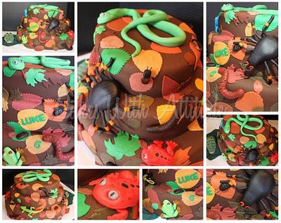 Creepy Crawler - Cake by Viviana & Guelcys