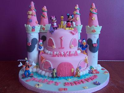 Minnie & Friends - Cake by CupNcakesbyivy