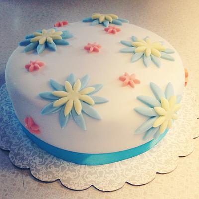 First time fondant flower cake - Cake by Alyssa