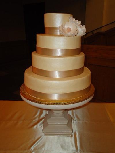 Ivory Wedding - Cake by Kim Leatherwood