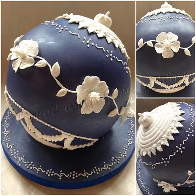 Regency Christmas bauble - Cake by Tina