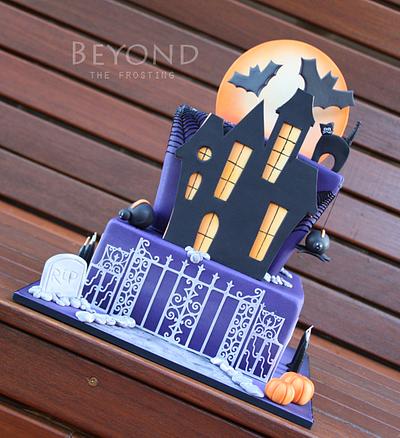 Halloween Mansion - Cake by beyondthefrosting