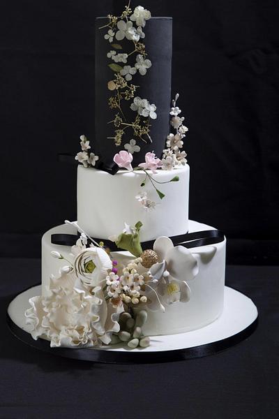 Black and white - Cake by Danijela Lilchickcupcakes