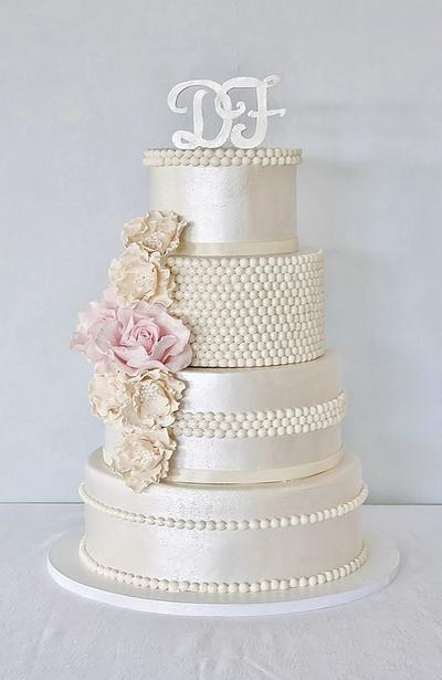 Wedding cake in pearl and pink. - Cake by Sannas tårtor