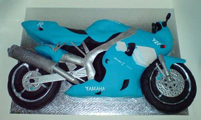 Yamaha R1 - Cake by PipsNoveltyCakes