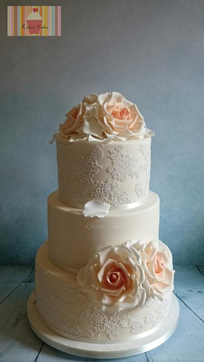 Cake lace and roses  - Cake by Kokoro Cakes by Kyoko Grussu