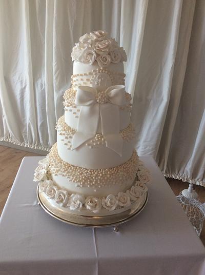 Roses & Pearls - Cake by The Vintage Baker
