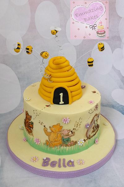 Hand painted classic winnie - Cake by Emmazing Bakes
