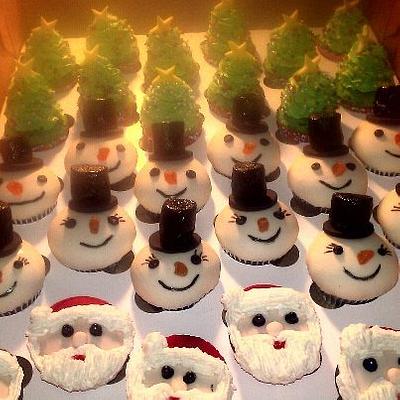 Christmas Cupcakes Cake Pops - Cake by Bakemywaytoheaven