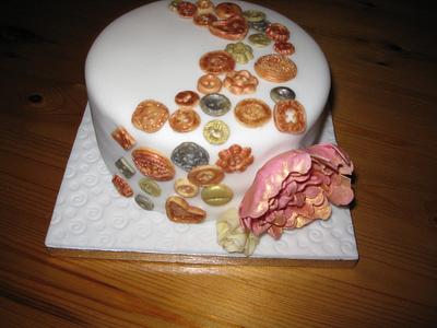 Button Birthday Cake - Cake by Combe Cakes