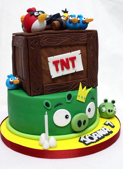 Angry Birds - Cake by Bolinhos Bons, Artisan Cake Design (by Joana Santos)